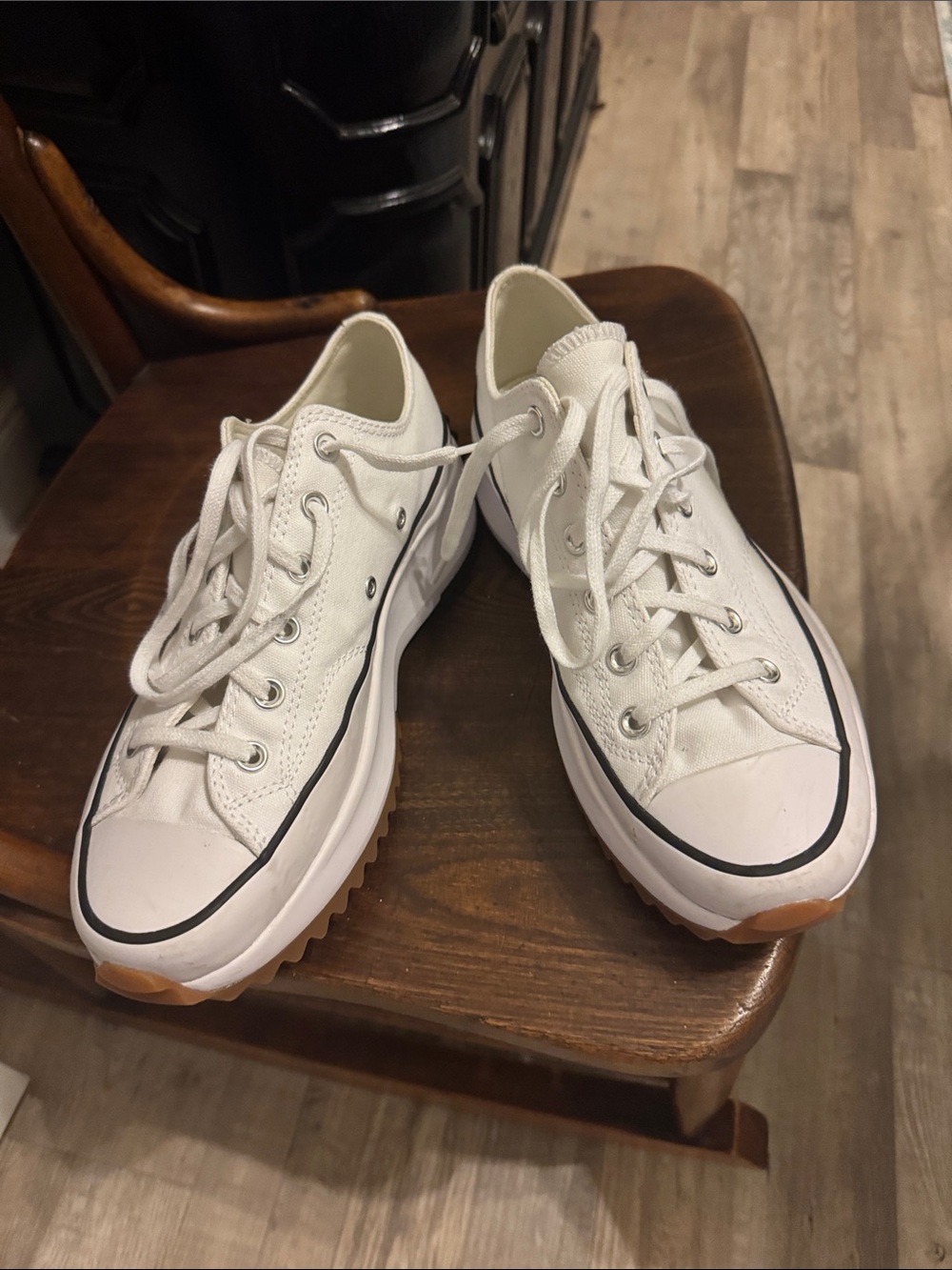 White Converse Run Star Hike Low platform sneakers Women’s size 9-1/2